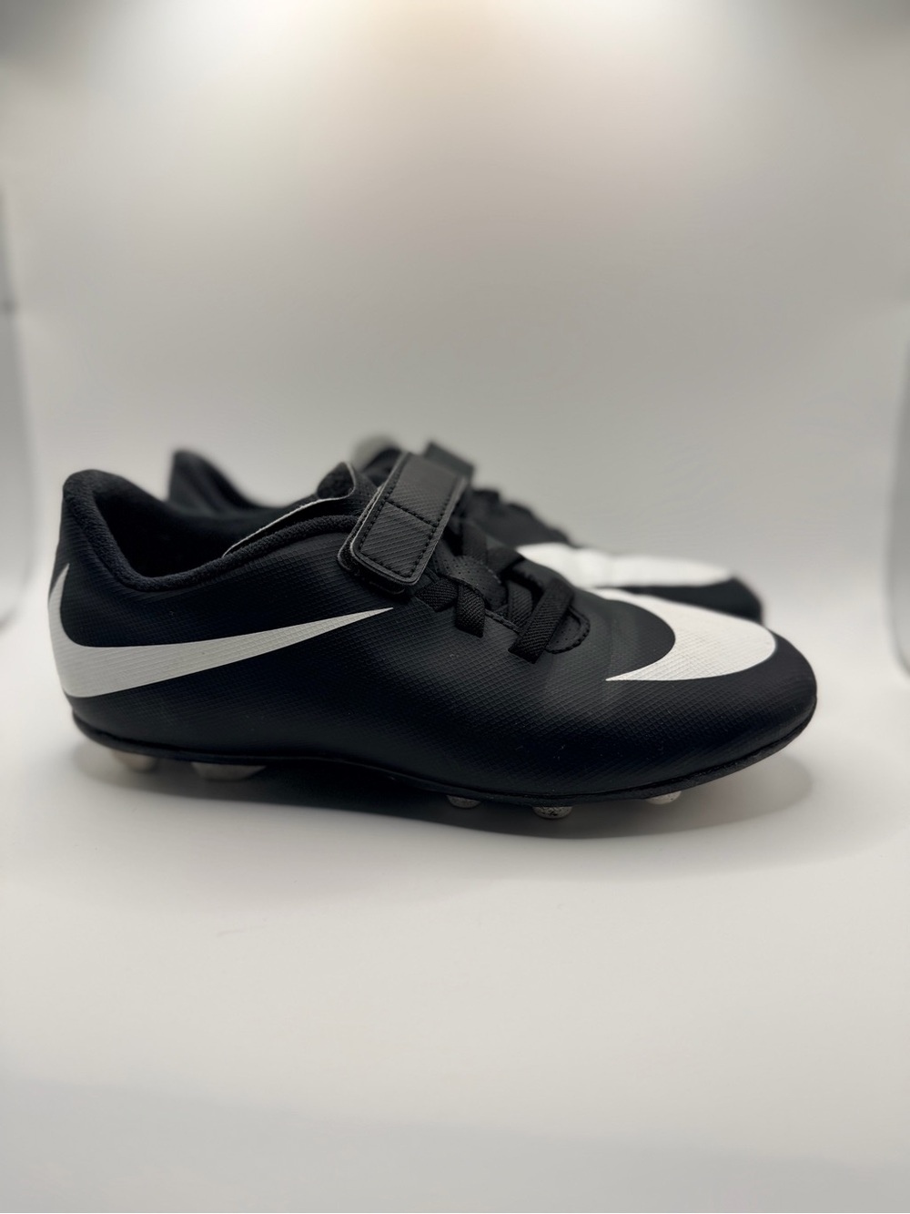Nike Kids Black/White Soccer Cleats size 3Y